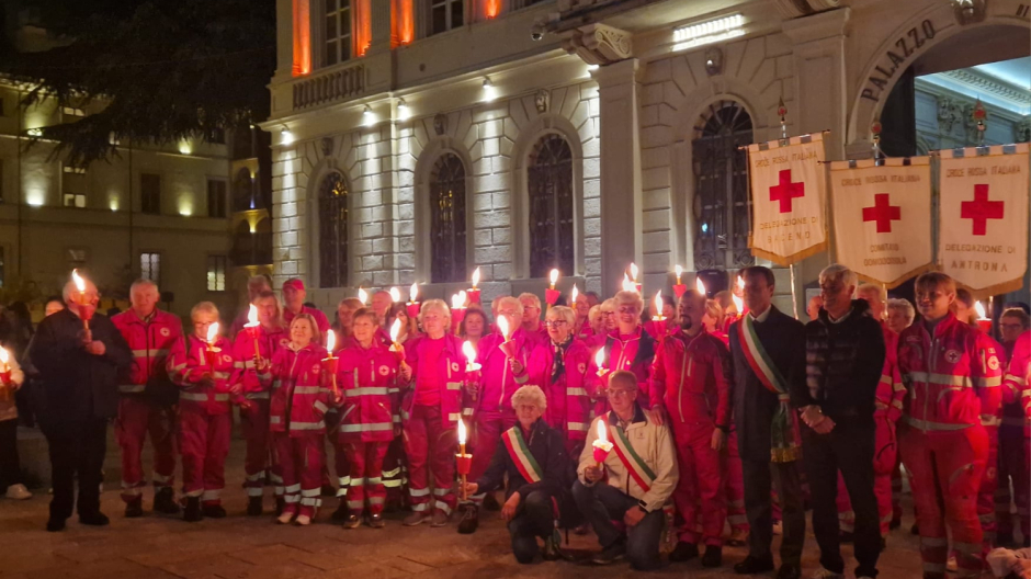 Luci in cammino e solidarietà: i 60 anni della Croce rossa domese 